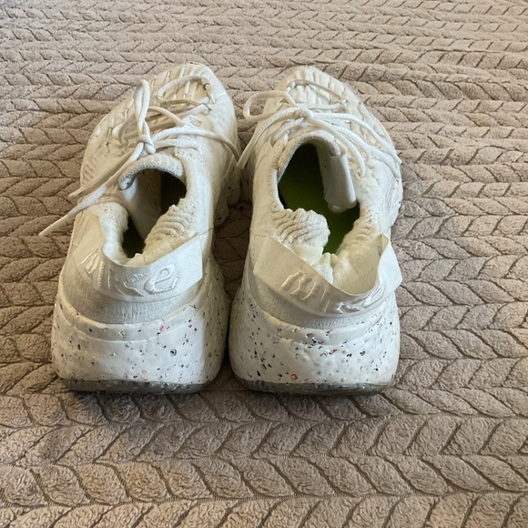 Nike. 10.5. White - Picture 5 of 7